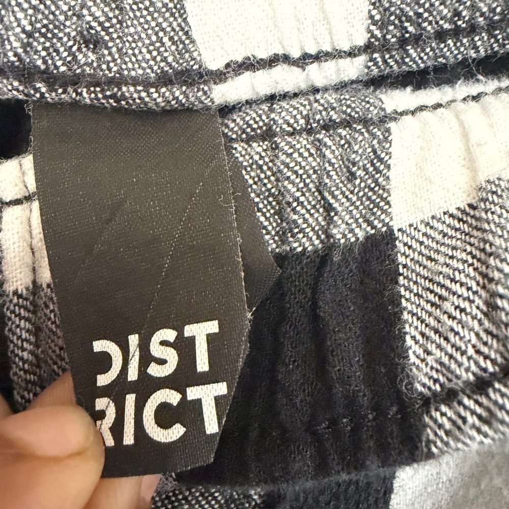 District Monochrome Plaid Pants - Picture 6 of 8